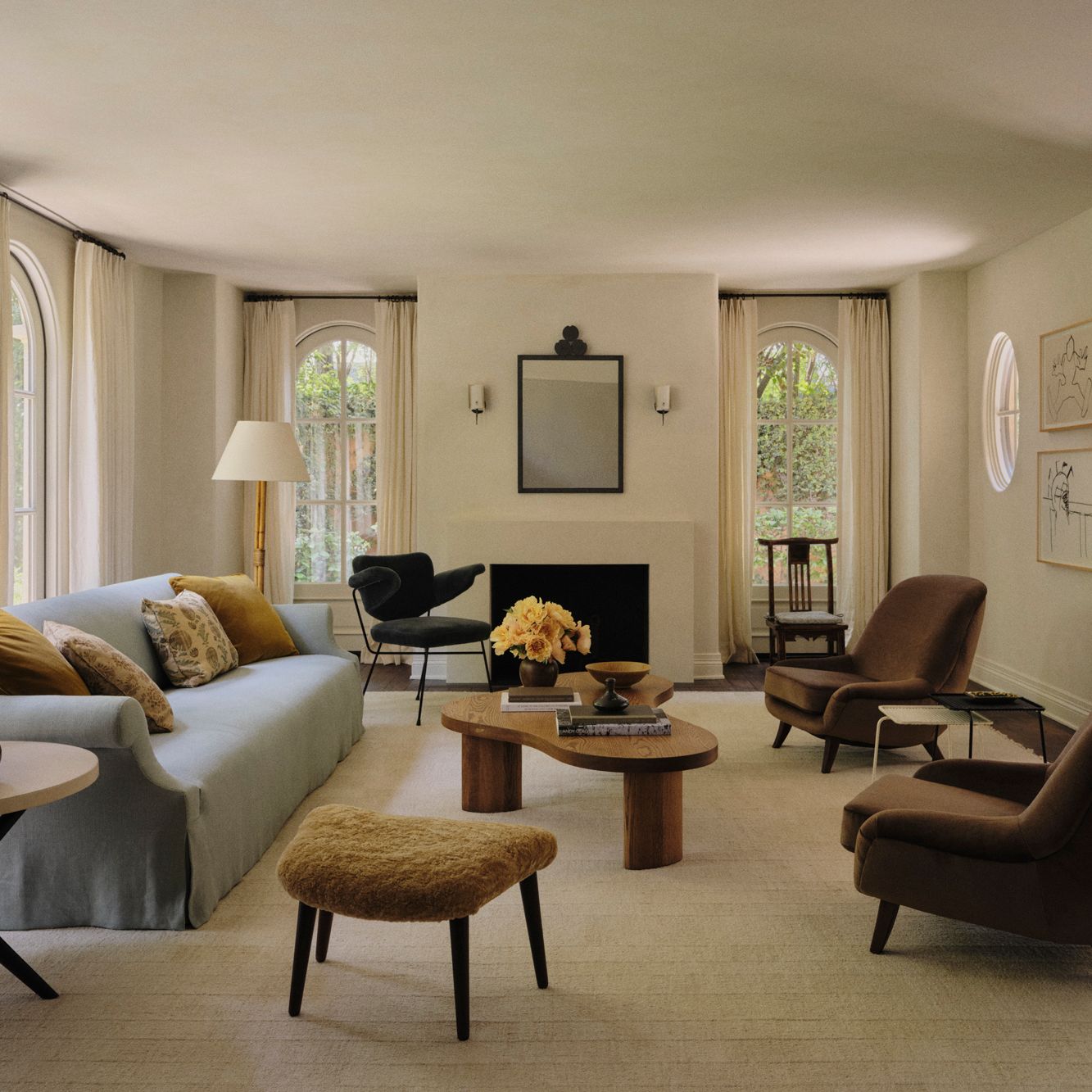 This LA House Proves You Can Mix Marcel Breuer Geometry With English Antiques&-and Make It Work